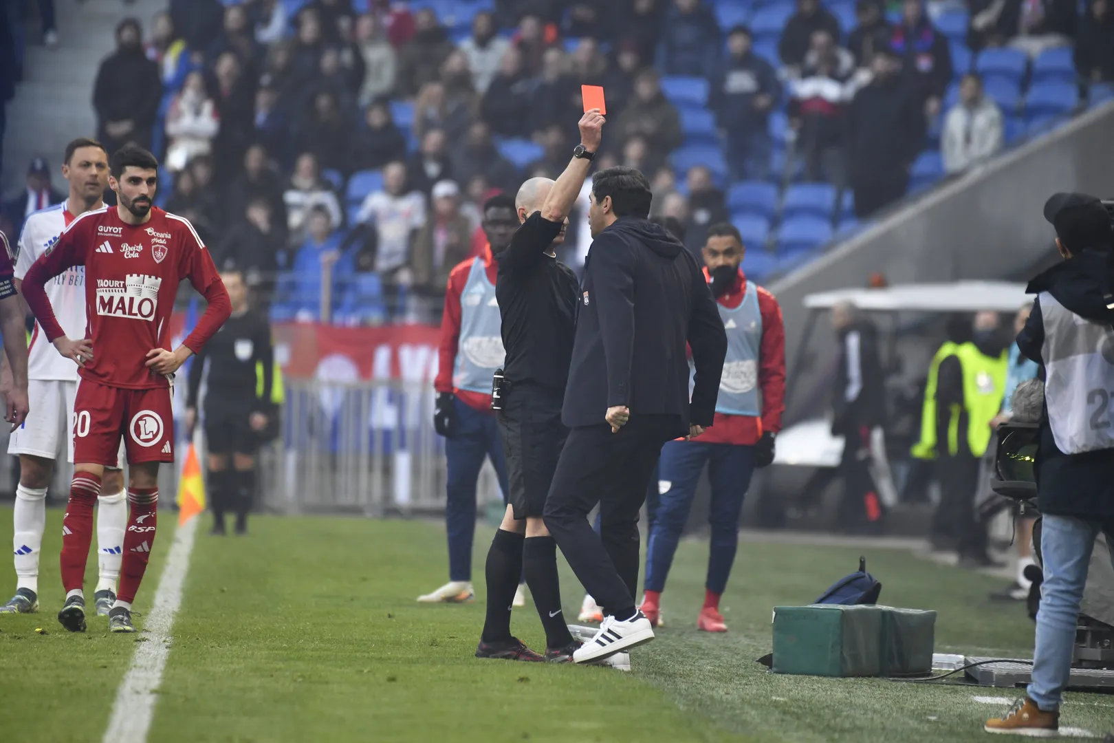 Paulo Fonseca reclamou de poss&iacute;vel p&ecirc;nalti contra o Lyon (foto: Imago)