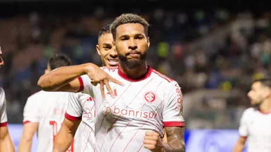 Wesley surpreende positivamente e assume titularidade no Internacional