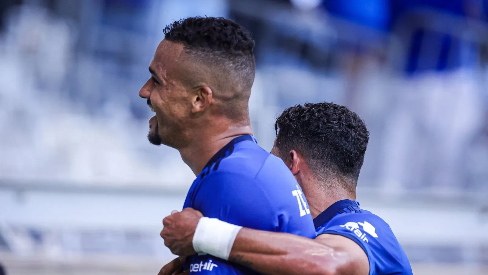 Z&eacute; Ivaldo aparece de novo, Cruzeiro vence Uberl&acirc;ndia e vai com vantagem para mata-mata