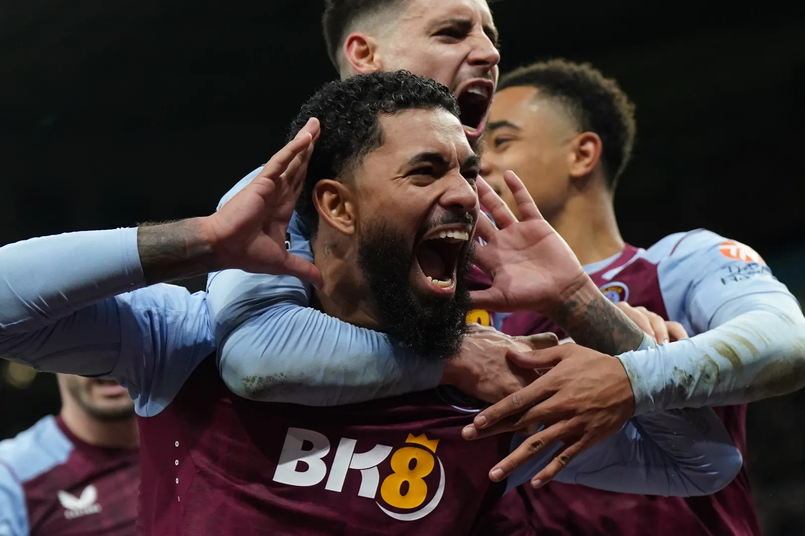Douglas Luiz tem sido um dos bons nomes do Aston Villa na temporada