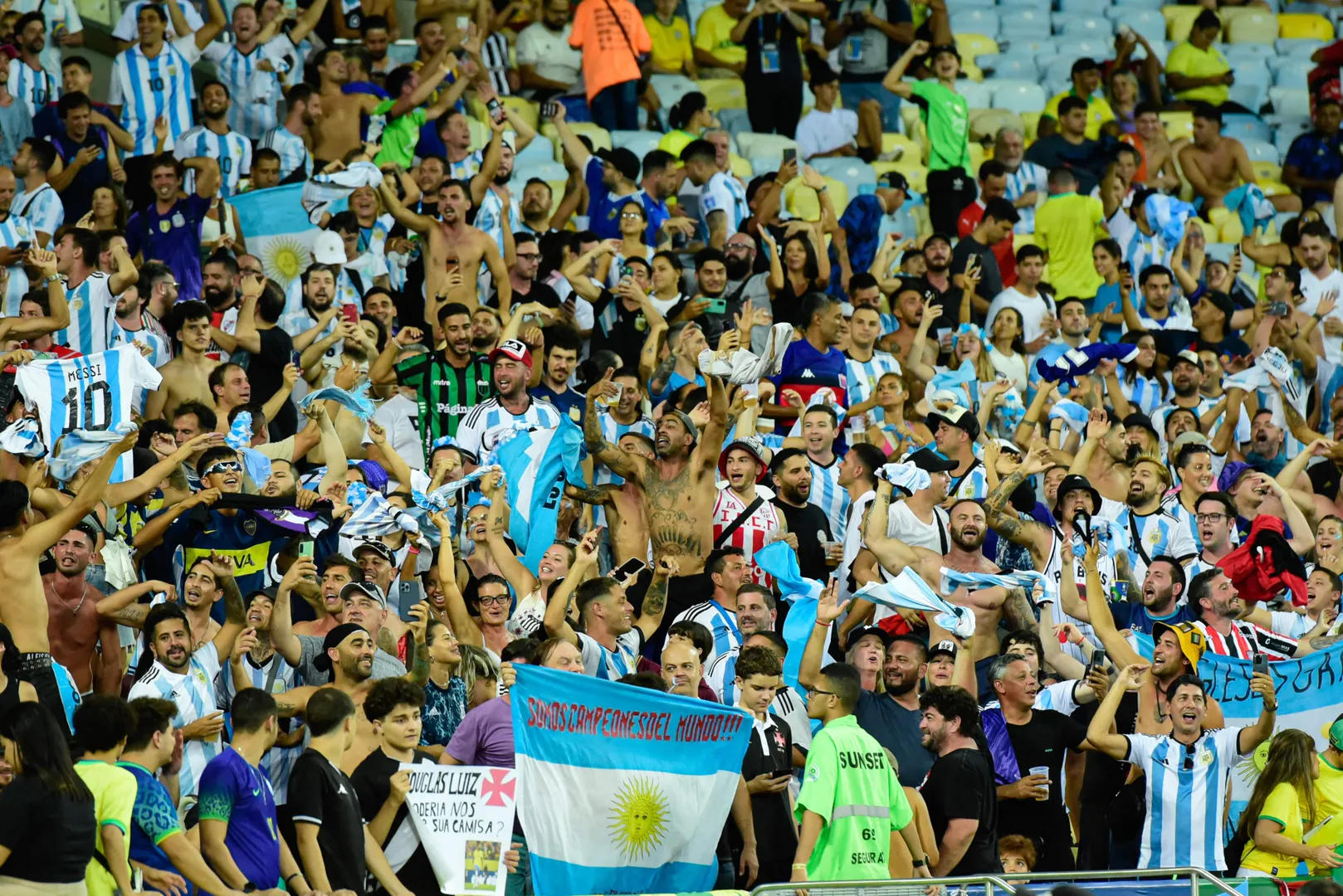 Argentinos entraram em confronto com a Pol&iacute;cia Militar do Rio de Janeiro no Maracan&atilde; - Foto: Icon sport