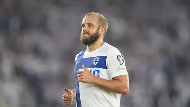 Pukki ainda tem lenha para queimar e anotou um gola&ccedil;o na goleada da Finl&acirc;ndia que n&atilde;o valeu de nada
