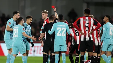 Por que &aacute;rbitro usou cart&atilde;o vermelho circular para expulsar Jo&atilde;o Gomes em Brentford x Wolverhampton