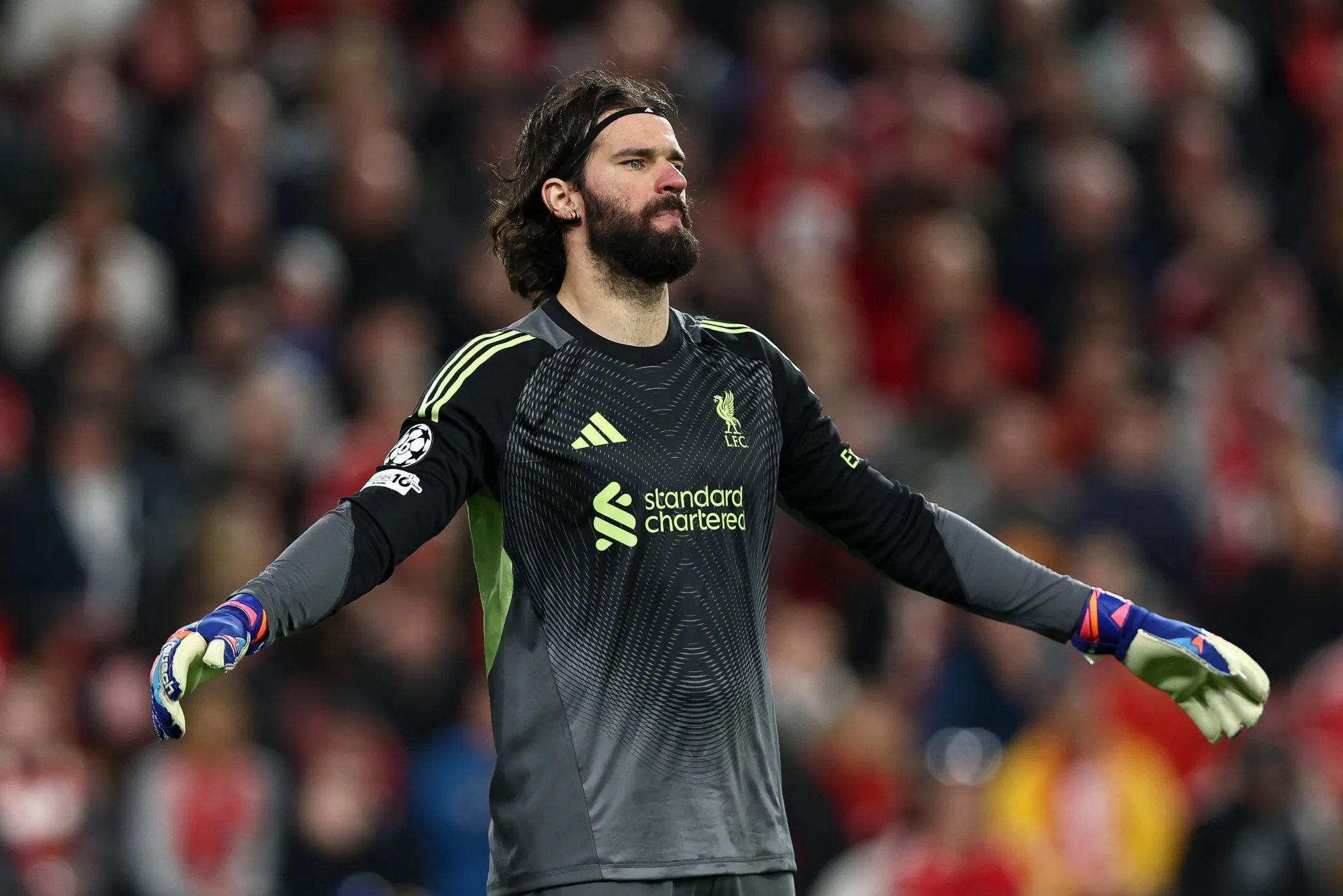 Alisson tem sofrido com as les&otilde;es frequentes no Liverpool (Foto: Imago/Every Second Media)