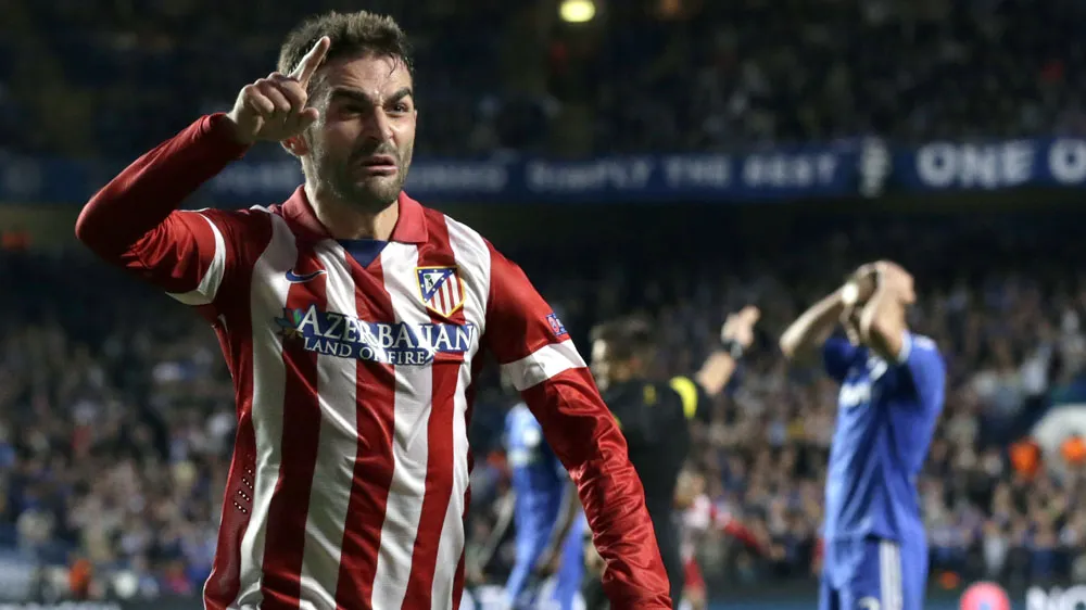 Adri&aacute;n L&oacute;pez Marcou o primeiro gol do Atl&eacute;tico contra o Chelsea (AP Photo/Matt Dunham)