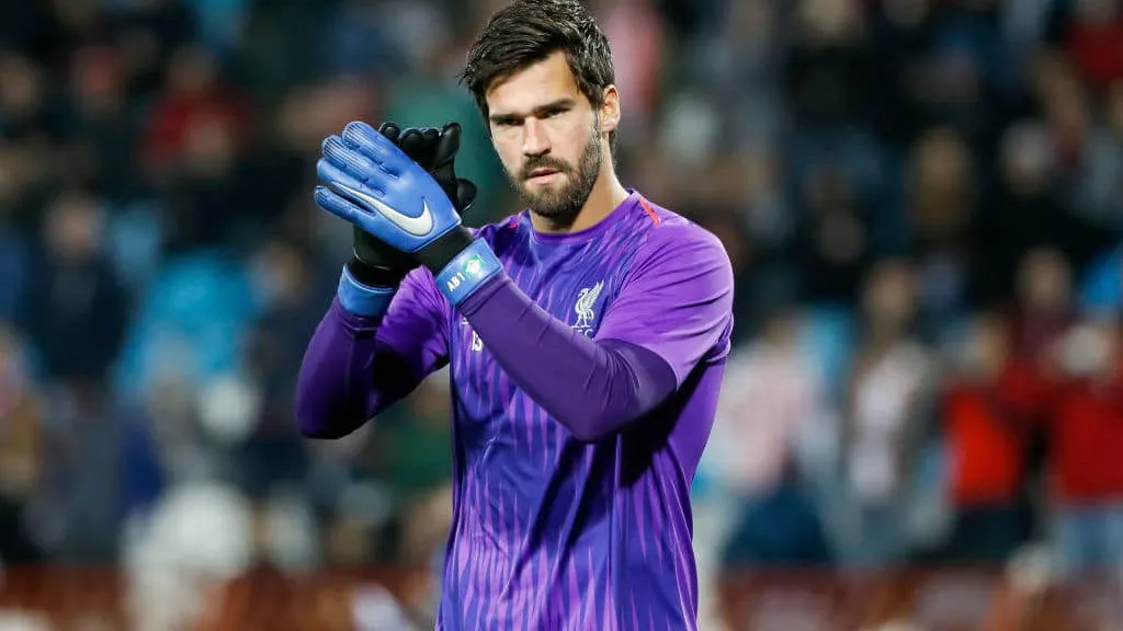Buffon: &ldquo;Acompanho Alisson h&aacute; alguns anos e ele &eacute; um dos tr&ecirc;s melhores goleiros do mundo&rdquo;