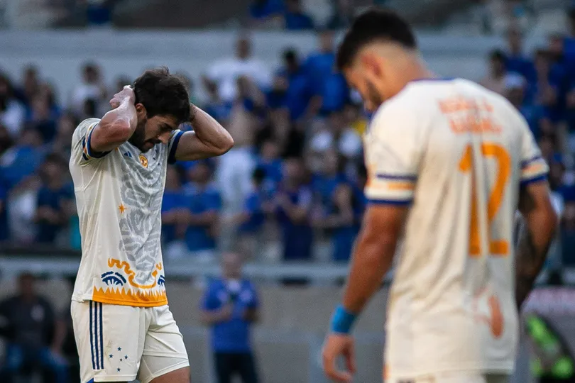 Lucas Silva e William lamentam gol sofrido pelo Cruzeiro contra o Internacional