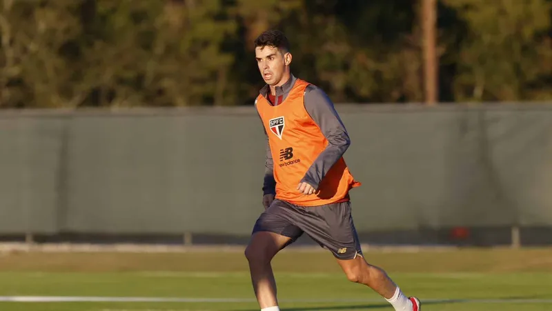 Oscar, em a&ccedil;&atilde;o no treino do S&atilde;o Paulo