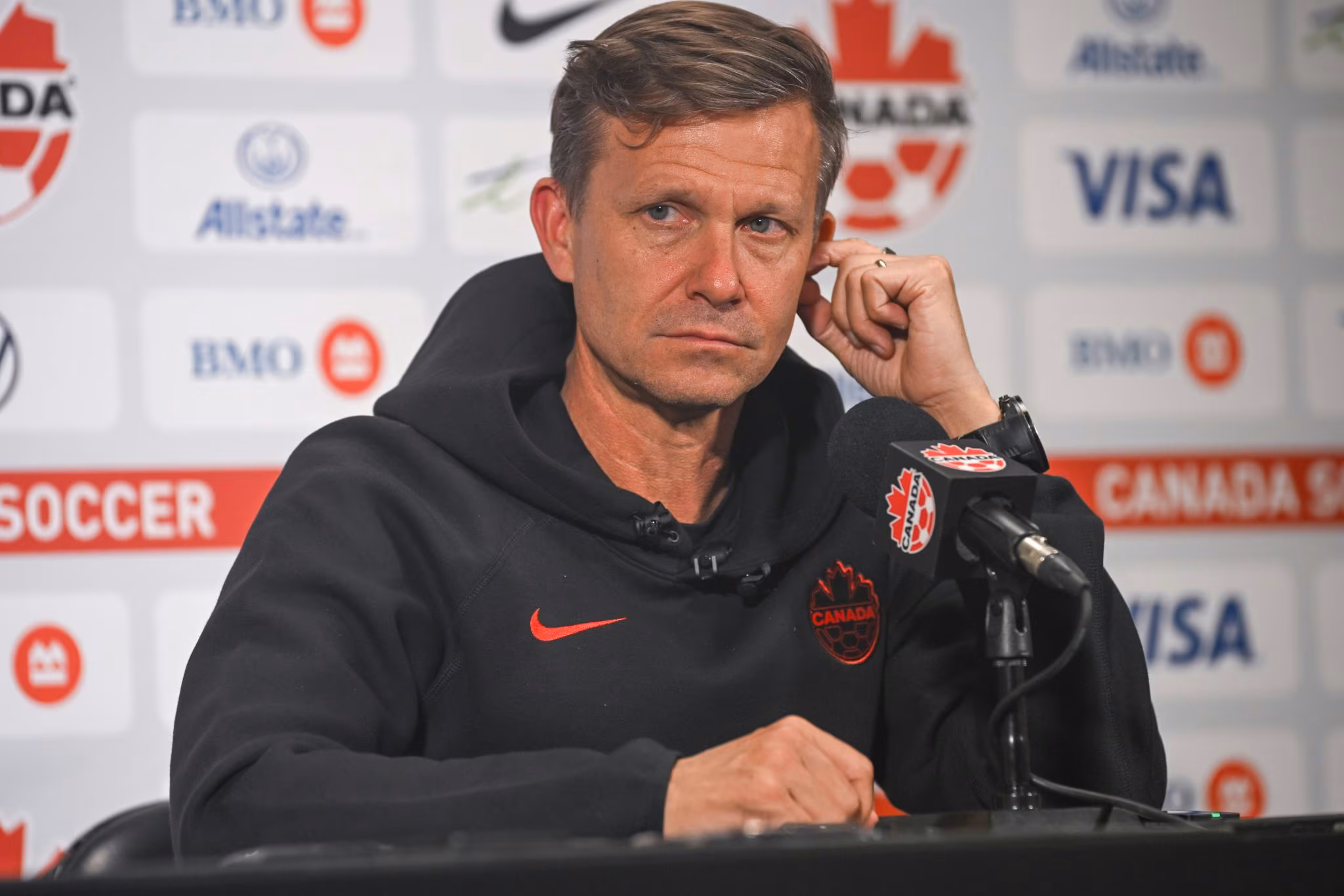 Jesse Marsch, t&eacute;cnico do Canad&aacute;, em coletiva de imprensa