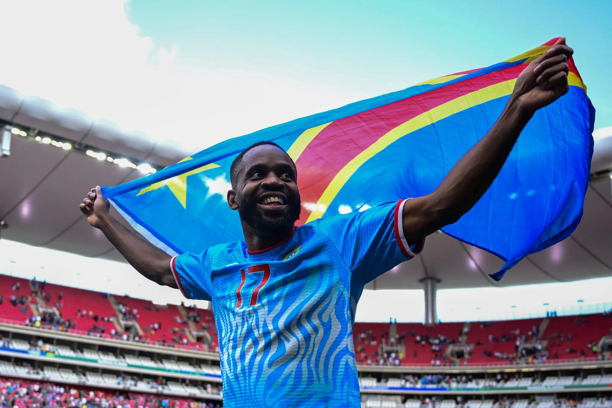Bakambu celebra classifica&ccedil;&atilde;o da RD Congo para a Copa do Mundo de 2026