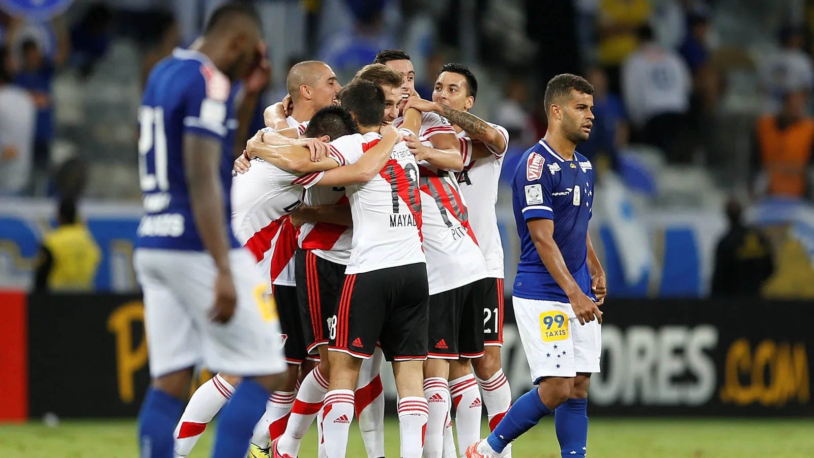 Uma s&oacute; palavra para desqualificar a noite do Cruzeiro, engolido pelo River, &eacute; insuficiente