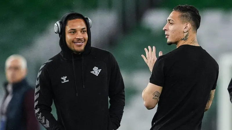 Vitor Roque e Antony pelo Betis Foto: (Imago)