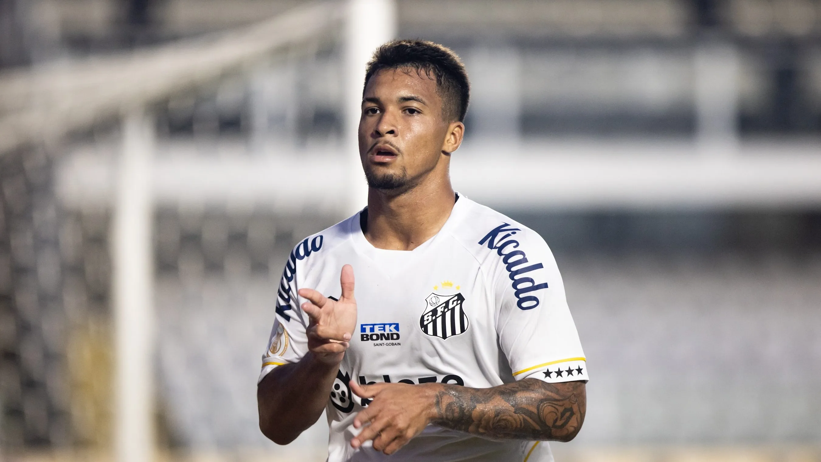 Santos: Mourinho entra em cena pela Roma e liga para convencer Marcos Leonardo