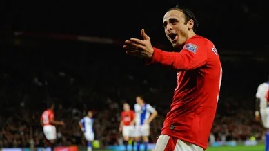 Berbatov lembra quando jogou na zaga pelo United: &ldquo;Fui Maldini, Baresi e Beckenbauer em um s&oacute;&rdquo;