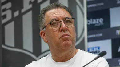 &lsquo;N&atilde;o h&aacute; negocia&ccedil;&otilde;es&rsquo;: Presidente do Santos comenta ass&eacute;dio &agrave; joia do clube no mercado