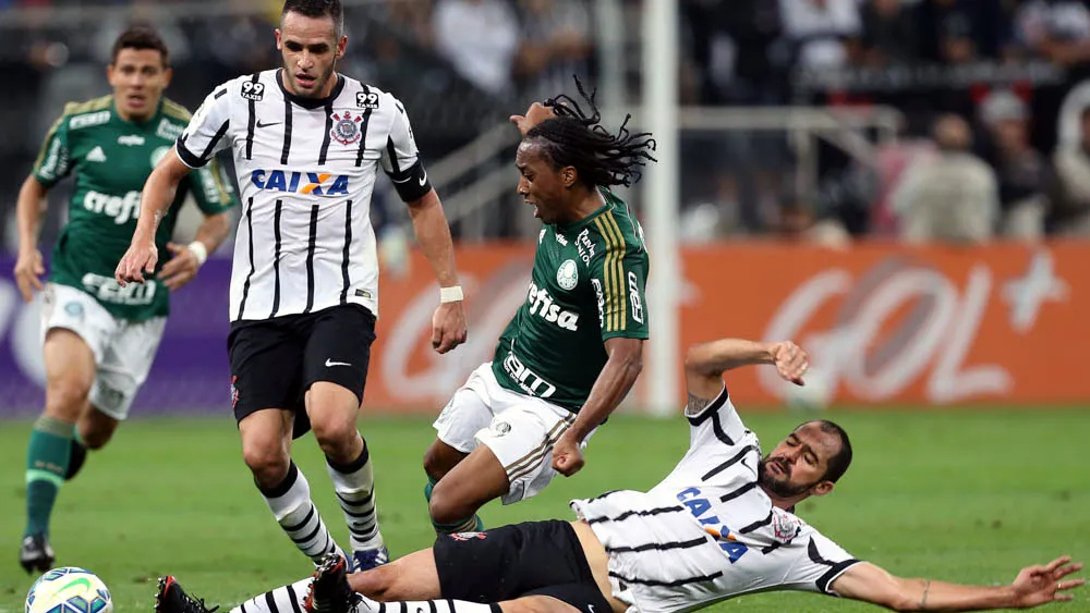 Cl&aacute;ssicos no Brasileir&atilde;o e Eliminat&oacute;rias da Eurocopa s&atilde;o destaques do fim de semana na TV
