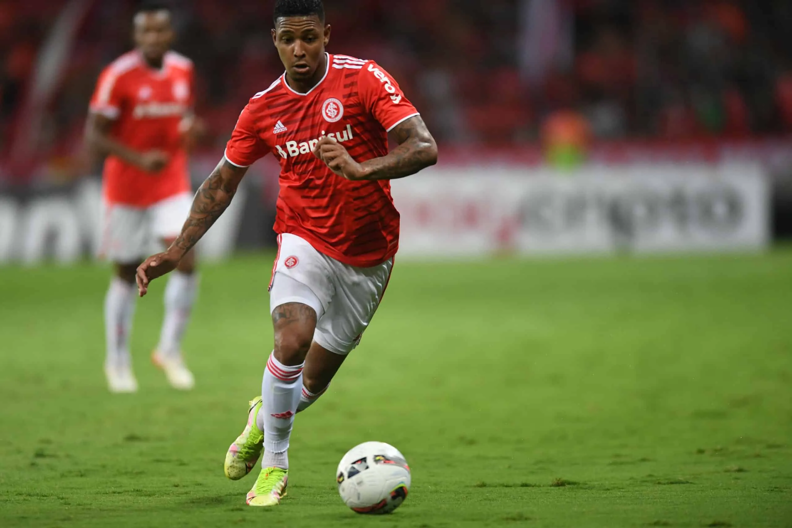 Ap&oacute;s Jo&atilde;o Victor, Vasco surpreende e anuncia chegada de David, do Inter, por empr&eacute;stimo