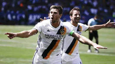 [V&iacute;deo] Gerrard fez fila para marcar um dos gols mais bonitos de seus &uacute;ltimos anos