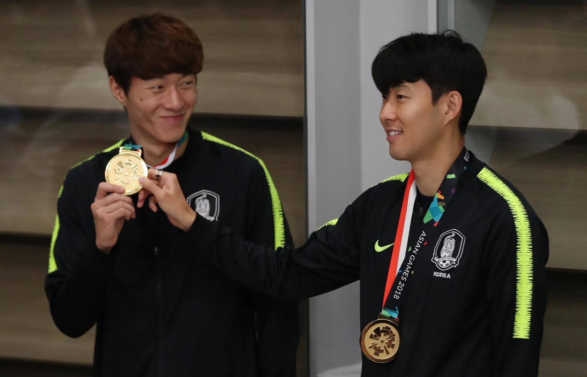 Son exibe medalha de ouro conquistada nos Jogos Asi&aacute;ticos de 2018 (Foto: Imago/Newscom /Yonhap News)