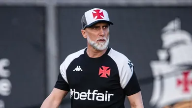 Quais s&atilde;o as primeiras miss&otilde;es de &Aacute;lvaro Pacheco no comando do Vasco?