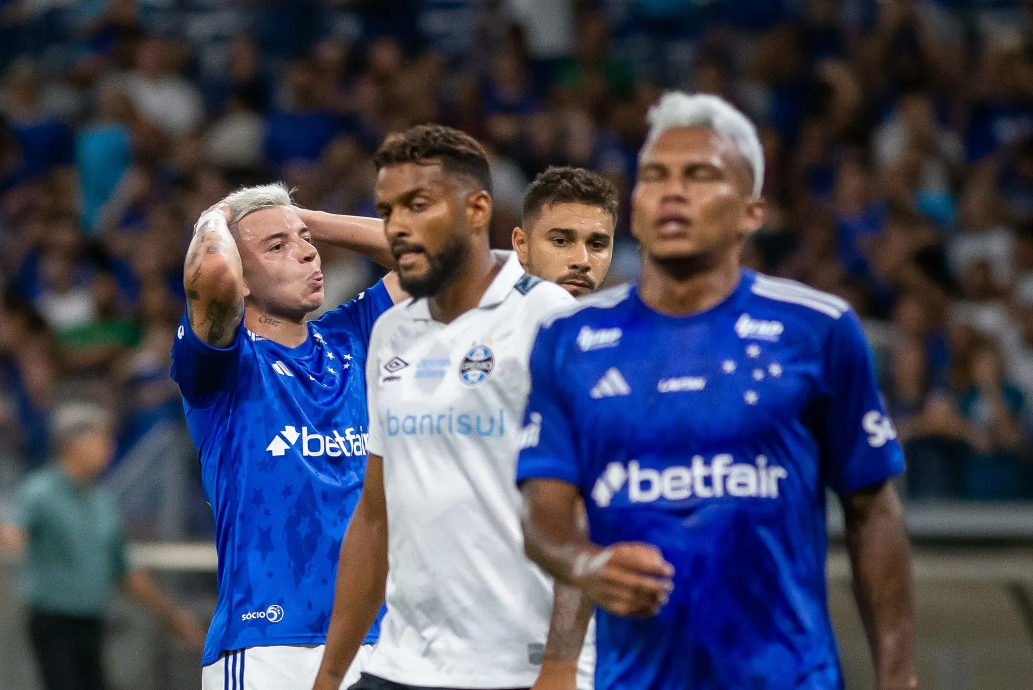Empate amargo refor&ccedil;a fim de temporada melanc&oacute;lico de Cruzeiro e Gr&ecirc;mio