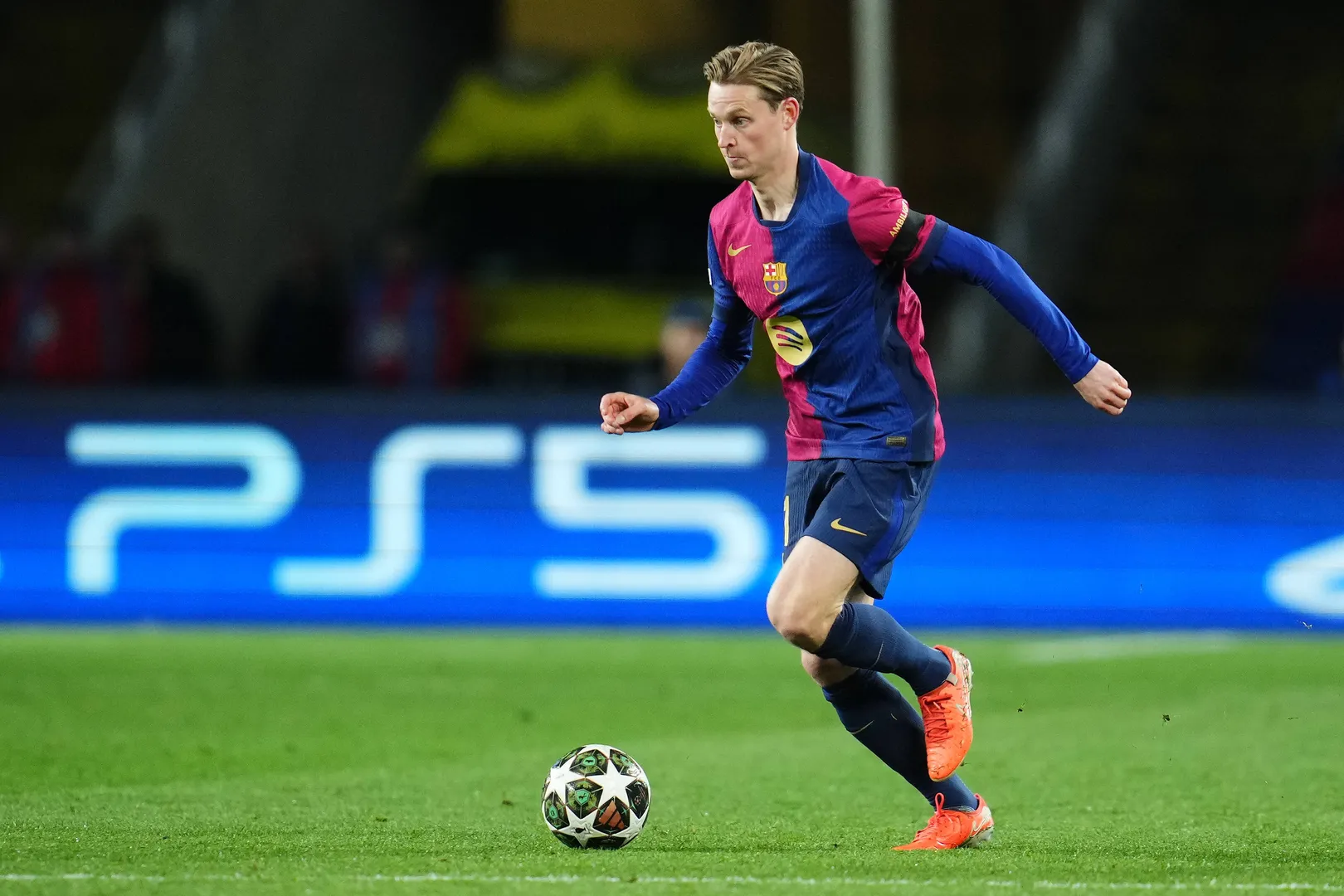 Frenkie de Jong segue na mira do Manchester United, tr&ecirc;s anos ap&oacute;s resposta negativa do jogador a investida do clube ingl&ecirc;s