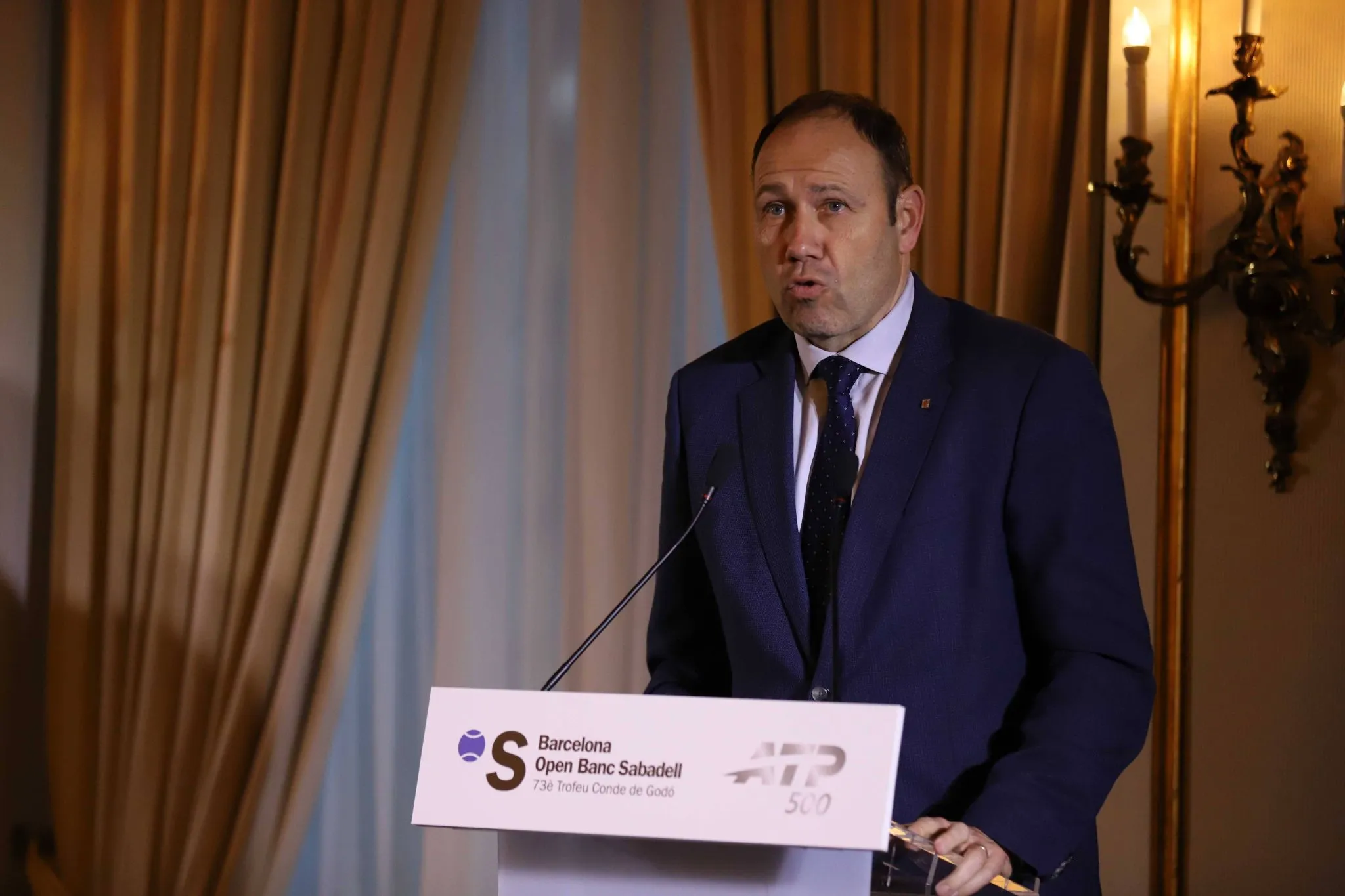 Berni &Aacute;lvarez, Ministro do Esporte da Catalunha (Foto: Imago/ZUMA Press Wire)