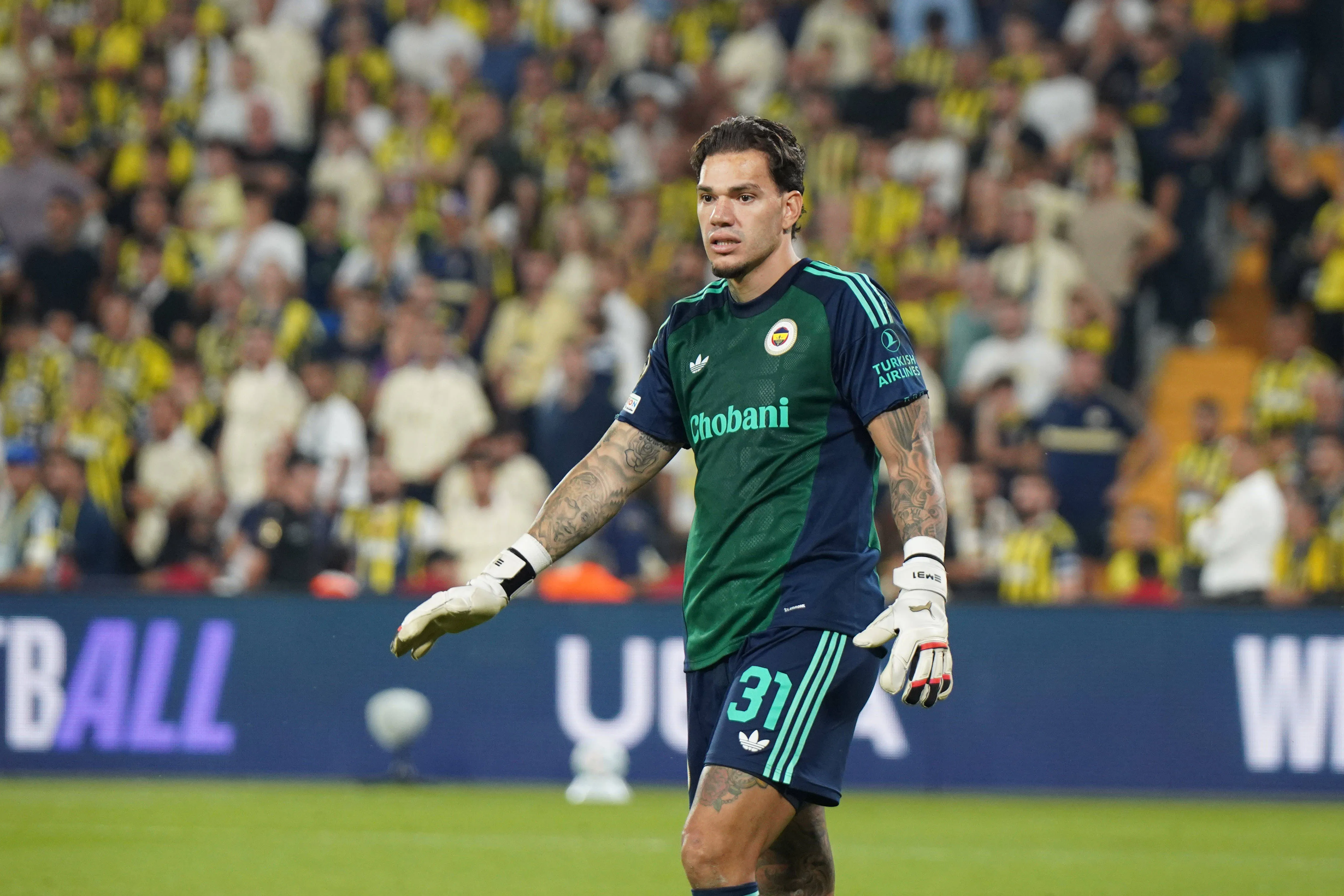 Ederson em partida do Fenerbah&ccedil;e