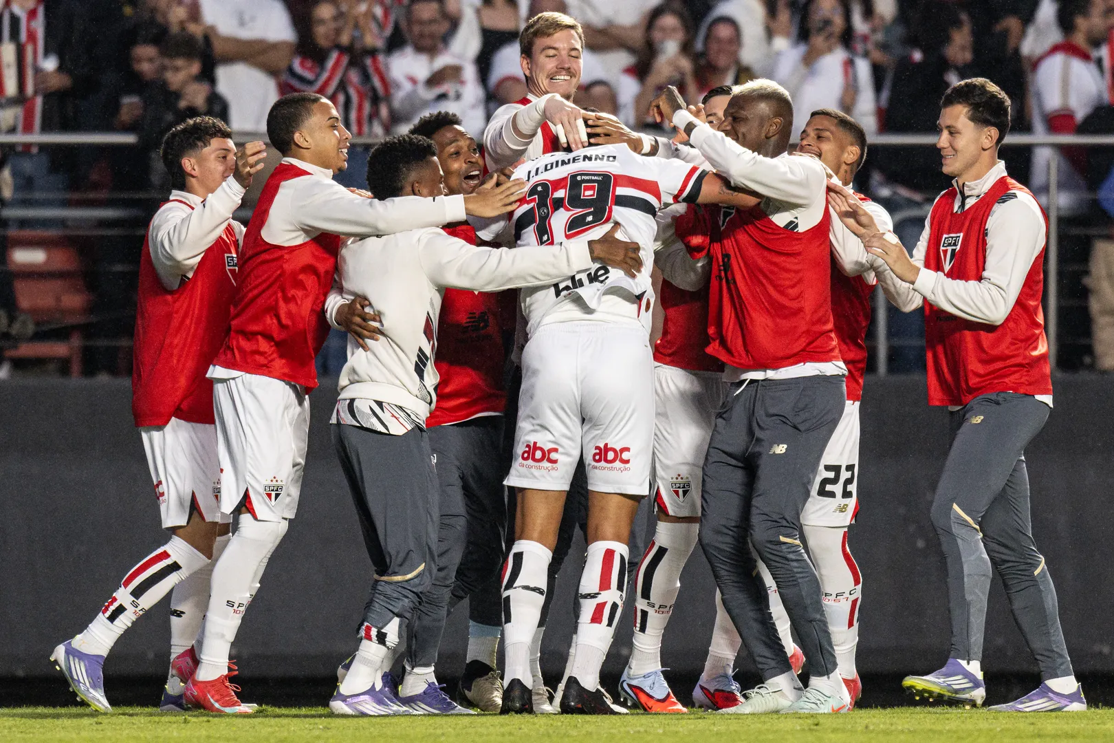 Dinenno vibra com seu primeiro gol pelo S&atilde;o Paulo