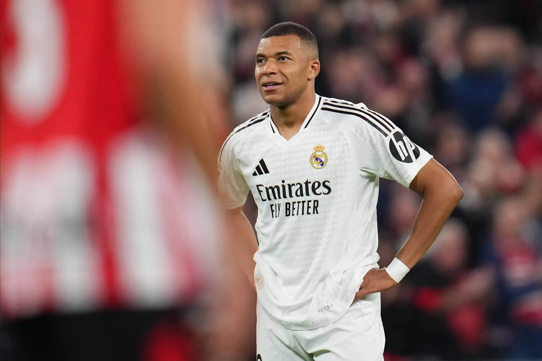 Atacado, Mbapp&eacute; faz apelo humanizante ap&oacute;s in&iacute;cio ruim no Real Madrid
