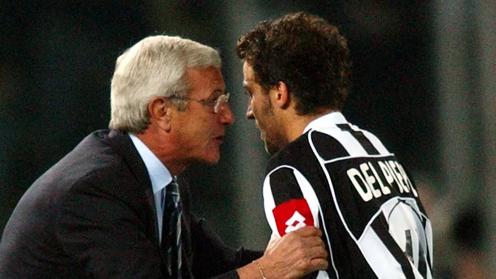 Marcello Lippi orienta Alessandro Del Piero, da Juventus, em 2003 (AP Photo/Luca Bruno)