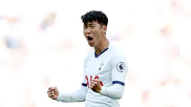 Em jogo de um tempo s&oacute;, Tottenham atropela Crystal Palace com dois de Son