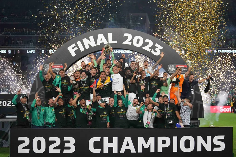 Jogadores do Le&oacute;n comemoram o t&iacute;tulo da Liga dos Campe&otilde;es da Concacaf, junho de 2023. Foto: Icon Sport