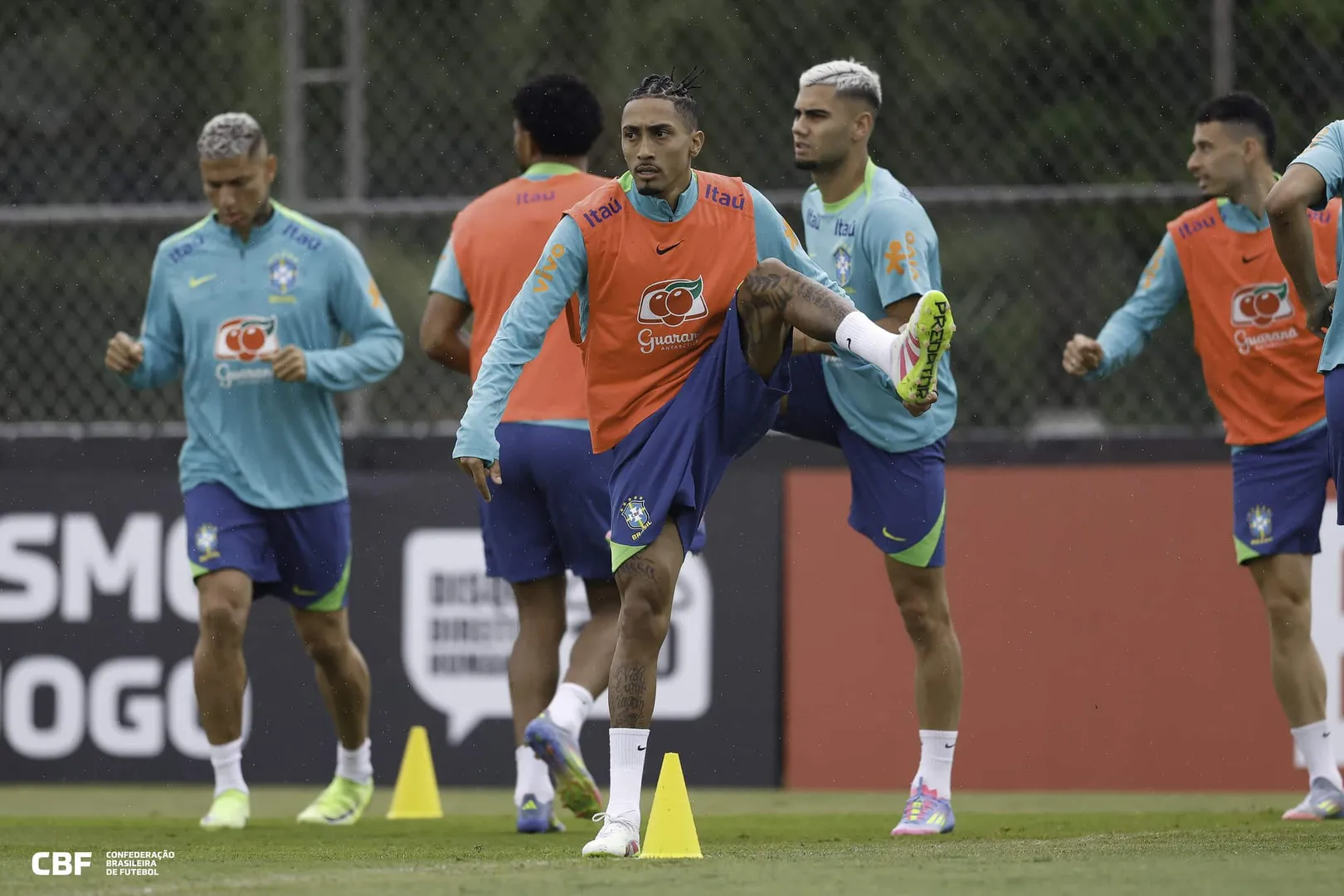 Raphinha volta &agrave; Sele&ccedil;&atilde;o contra o Paraguai