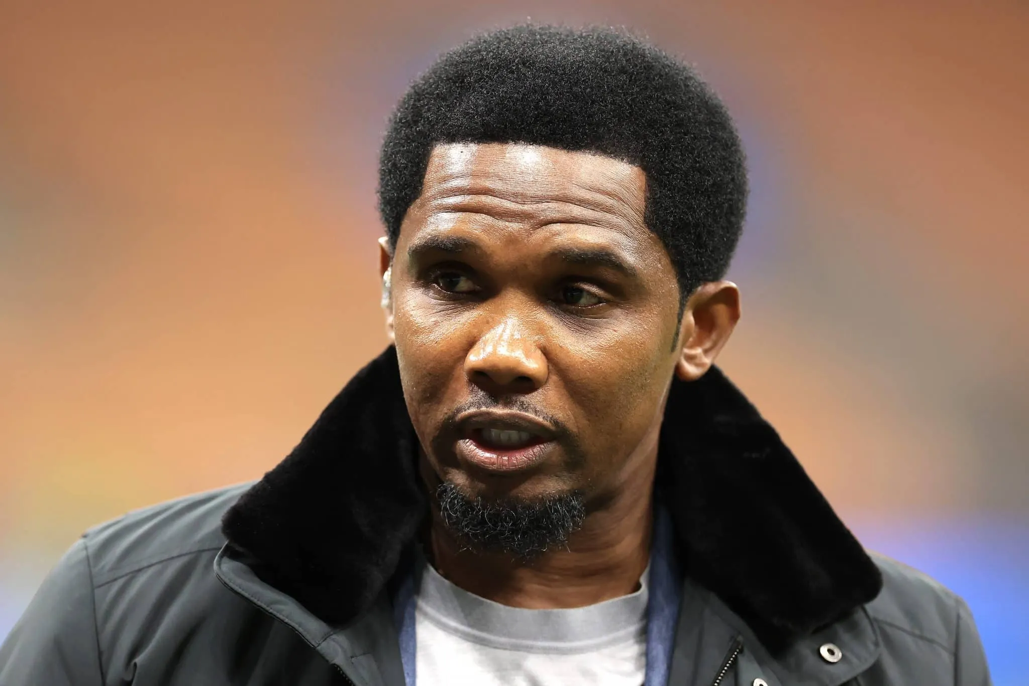 Samuel Eto&rsquo;o &eacute; punido pela Fifa por m&aacute; conduta em jogo contra o Brasil