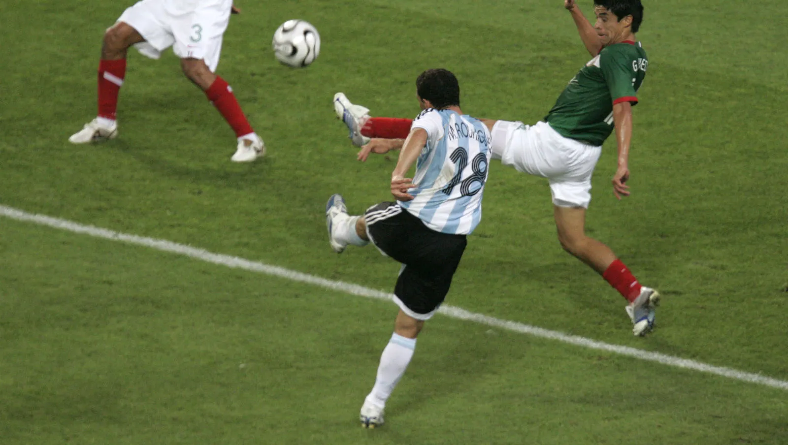 Gola&ccedil;o de Copa: O rel&acirc;mpago de Maxi Rodr&iacute;guez contra o M&eacute;xico completa 10 anos