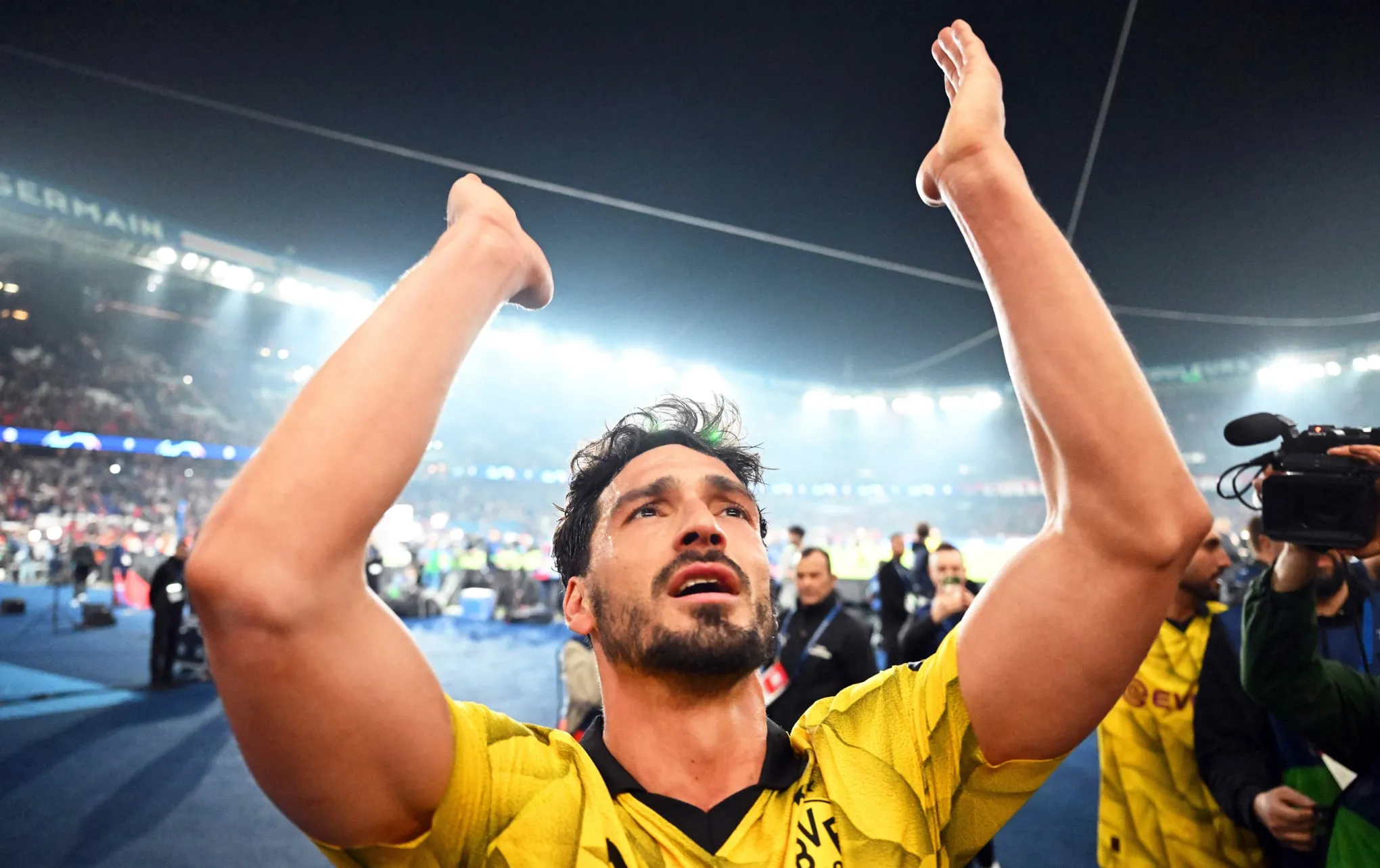 Hummels surpreende e est&aacute; perto de acerto com clube espanhol ap&oacute;s deixar o Borussia