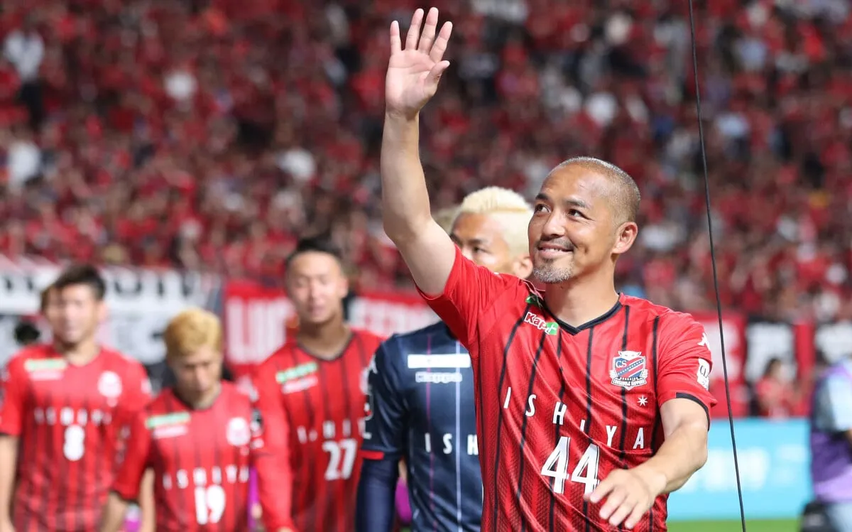 Aos 44 anos, Shinji Ono encerrar&aacute; uma das trajet&oacute;rias mais belas do futebol japon&ecirc;s