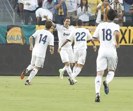 Com Kak&aacute; titular, Real Madrid goleia LA Galaxy em amistoso