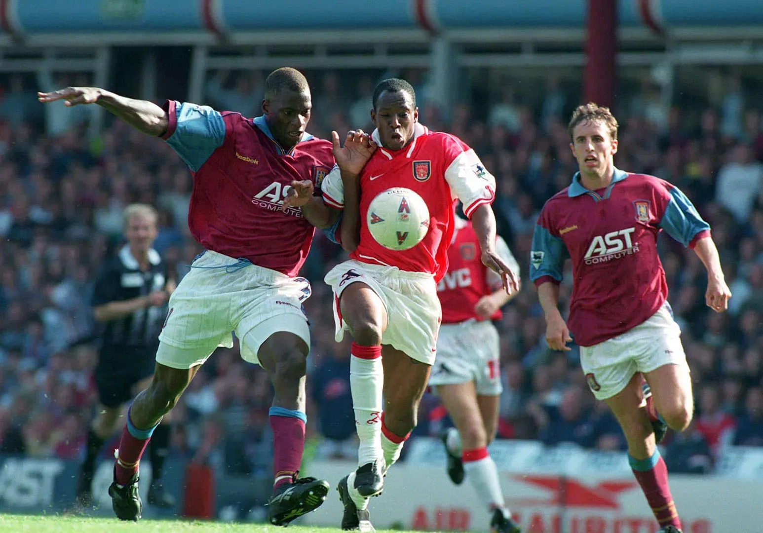 Exc&ecirc;ntrico, Ian Wright marcou &eacute;poca em momento de transi&ccedil;&atilde;o do Arsenal