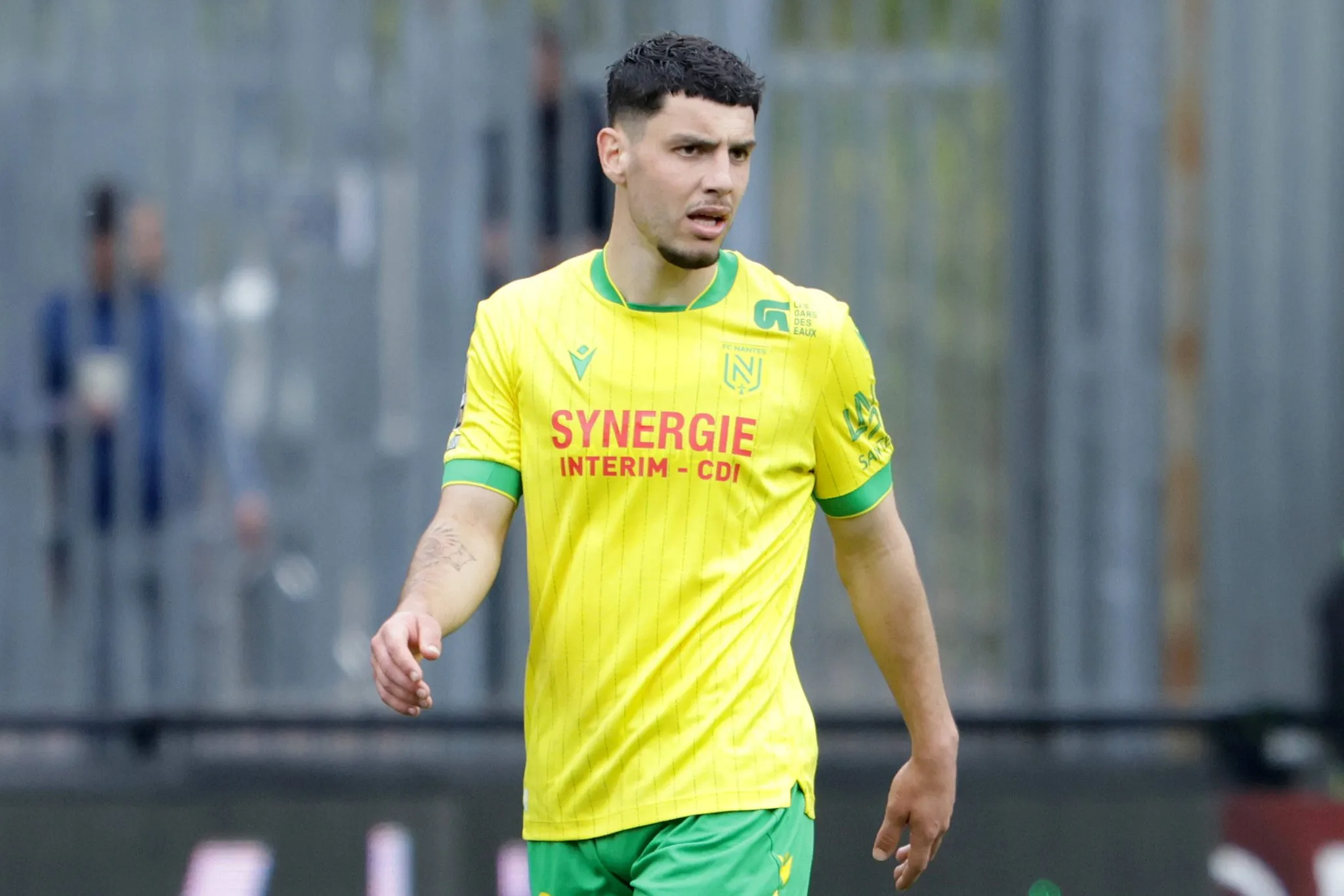 Matthis Abline pelo Nantes, em maio (Foto: Imago/Buzzi)