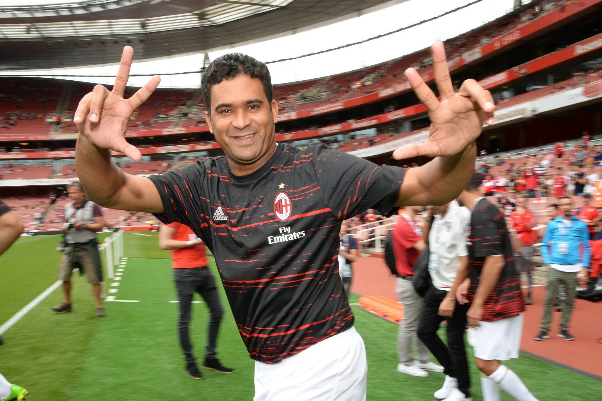 Serginho, ex-lateral-esquerdo e &iacute;dolo do Milan
