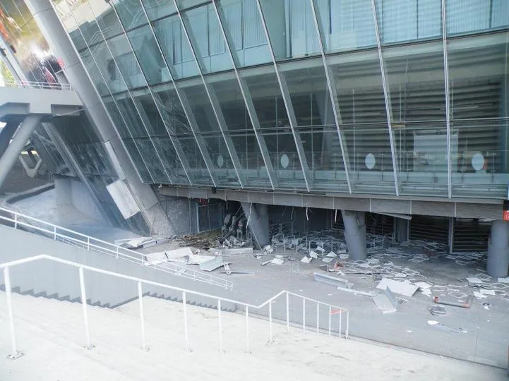 Eis porque os brasileiros do Shakhtar est&atilde;o com medo: est&aacute;dio do time foi bombardeado