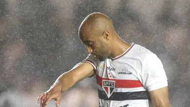 S&atilde;o Paulo paga pre&ccedil;o por decis&otilde;es da diretoria e se complica em objetivo