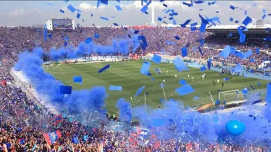 A torcida de La U ofereceu uma das festas mais belas do ano no cl&aacute;ssico contra o Colo-Colo