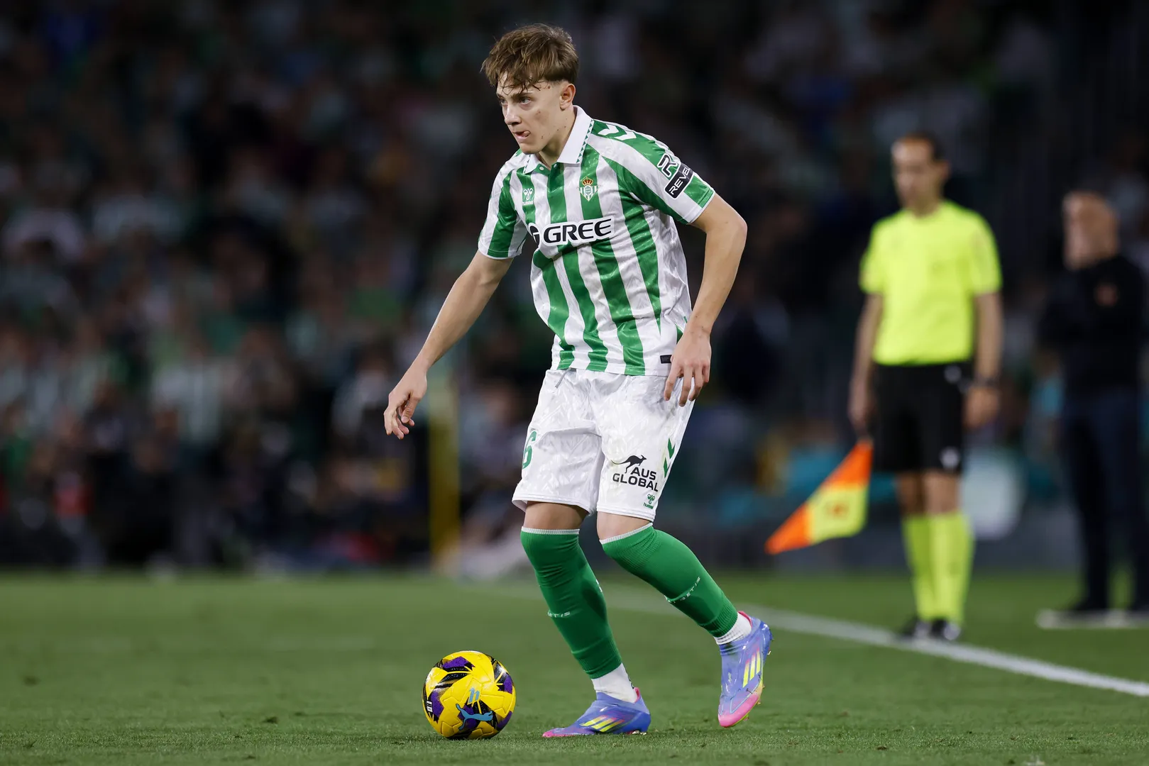 Companheiro de Antony no Betis, Rodr&iacute;guez chama a aten&ccedil;&atilde;o do Chelsea e de outros gigantes europeus