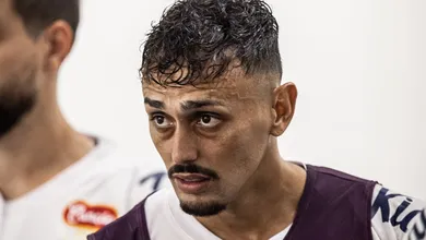 No &uacute;ltimo dia de janela, clubes japoneses tomam decis&atilde;o sobre Pituca, do Santos