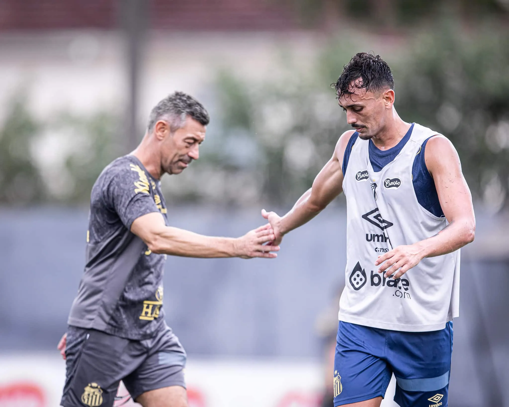 Caixinha e Pituca no treino do Santos 