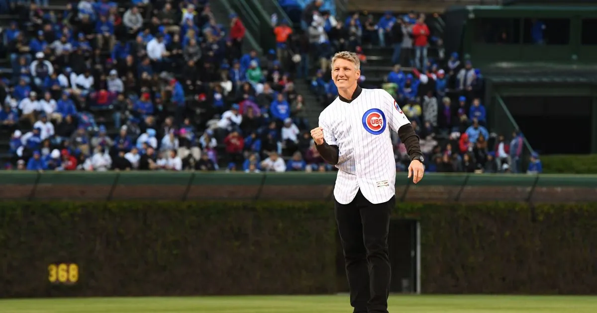 Quando a MLS encontra a MLB: Schweini, pelos Cubs, e Villa, pelos Yankees, fazem arremesso cerimonial