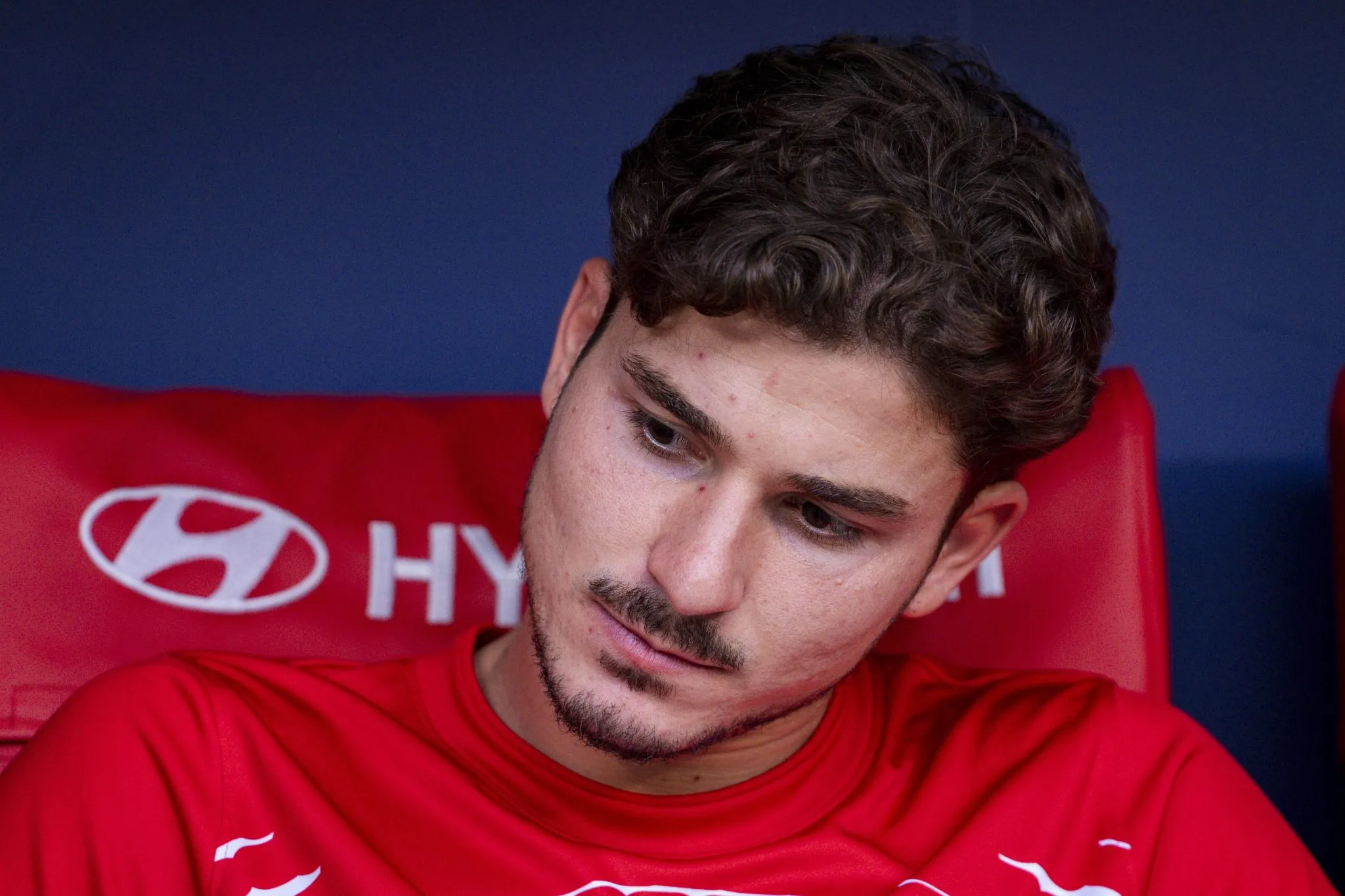 &lsquo;Esse &eacute; o &uacute;nico gesto realmente plaus&iacute;vel&rsquo;: A torcida do Atl&eacute;tico de Madrid na bronca com Juli&aacute;n Alvarez